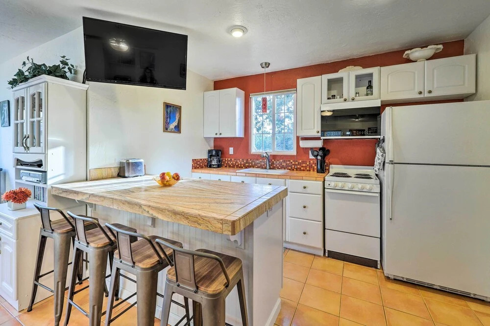 Gazebo & Fire Pit: Pet-friendly Payson Home!