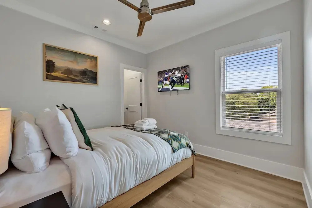 Soprano-private Rooftop-gr8 Walking Location