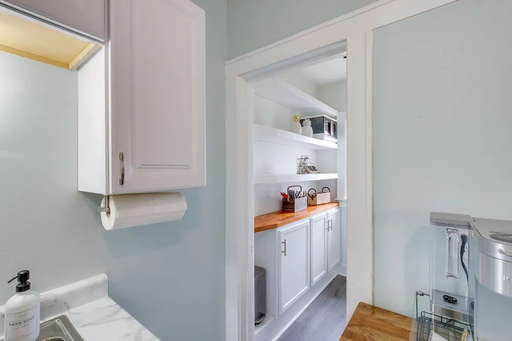 Milwaukee Vacation Rental: 6 Mi to City Center!