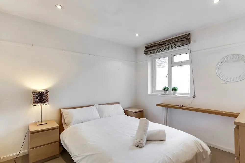 West London 3 bed Home Next to the River!