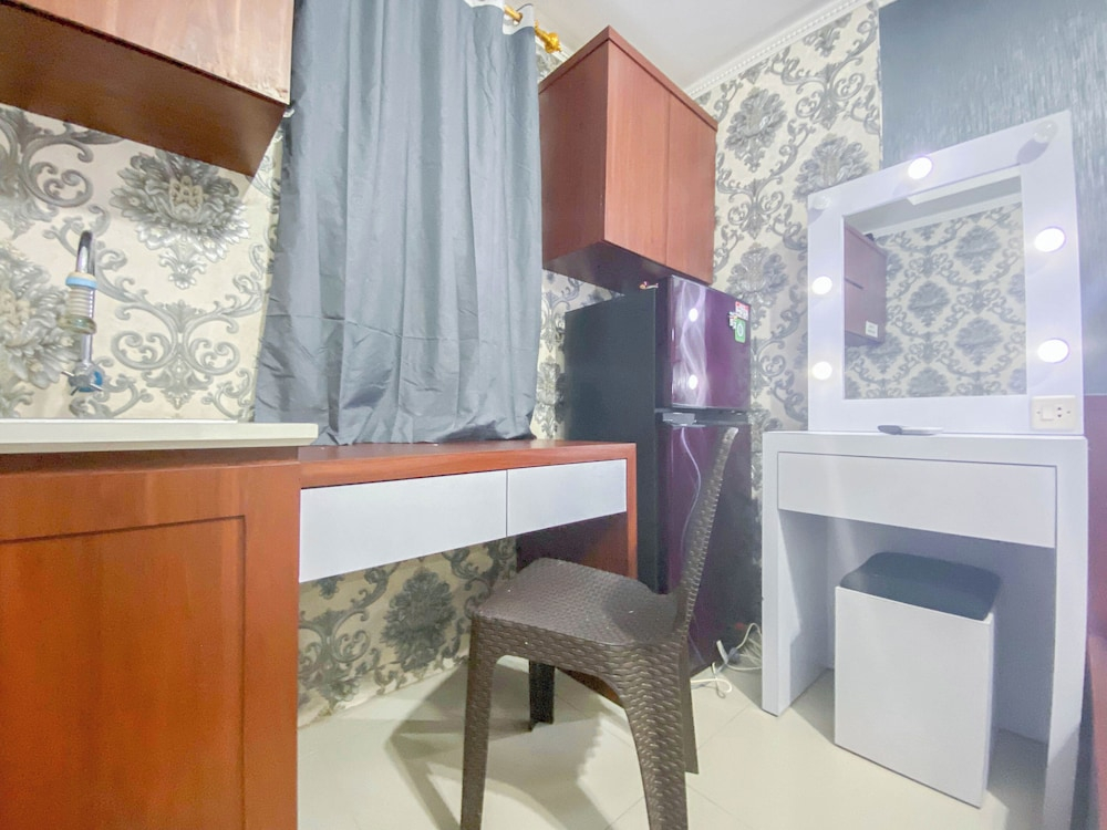 Simply And Homey Studio (No Kitchen) Room Apartment Paltrow City