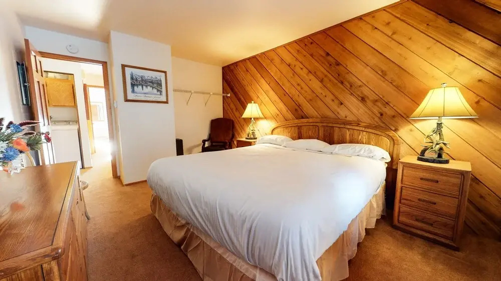 Snowcreek III 448 Pet-Friendly, Spacious and Bright, Gorgeous Meadow Views by RedAwning