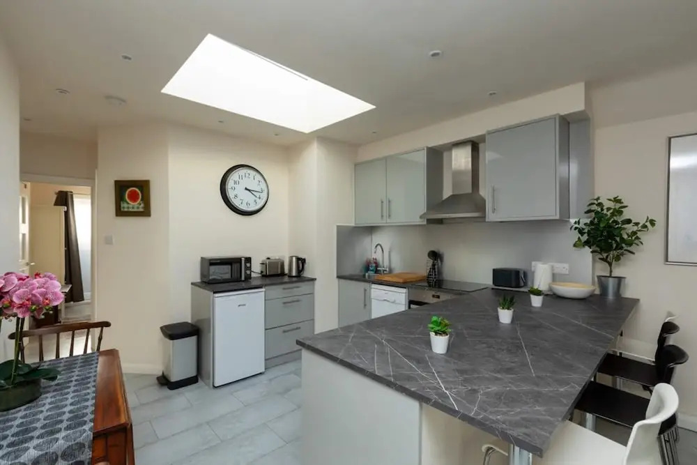Bright & Contemporary 1bedroom Annexe - Herne Hill!