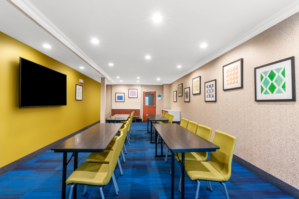 Holiday Inn Express & Suites Klamath Falls Central by IHG