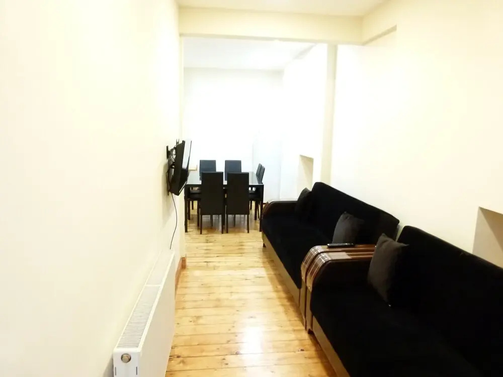 SS Property Hub - Family Apartment Kensington
