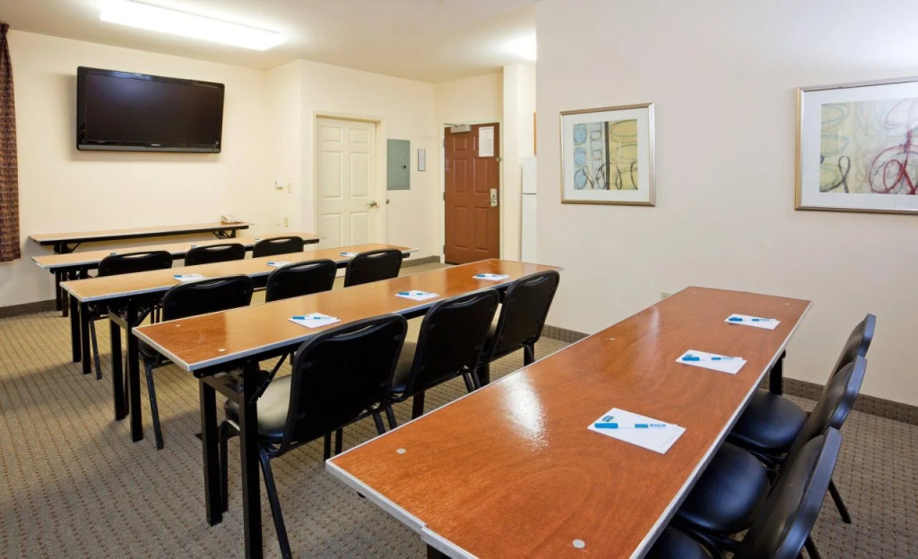 Staybridge Suites Milwaukee Airport South by IHG