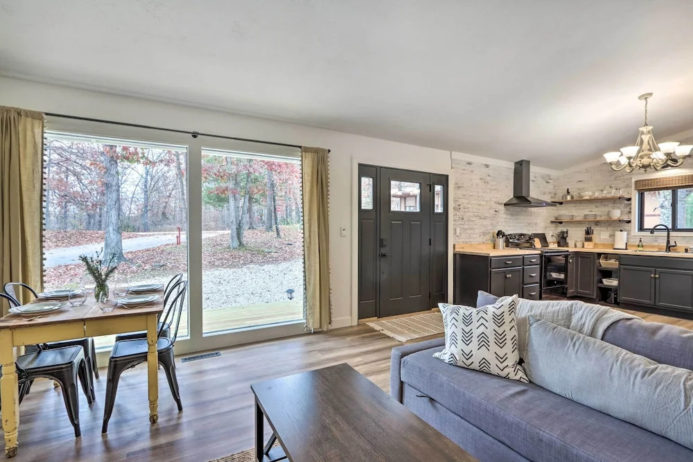 Cottage w/ Grill & Fire Pit in Osage Beach!