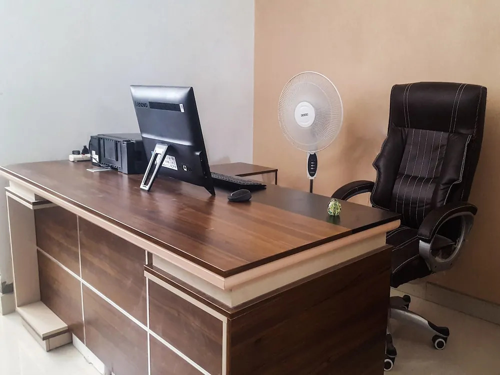 OYO 14745 Veeraj Suites