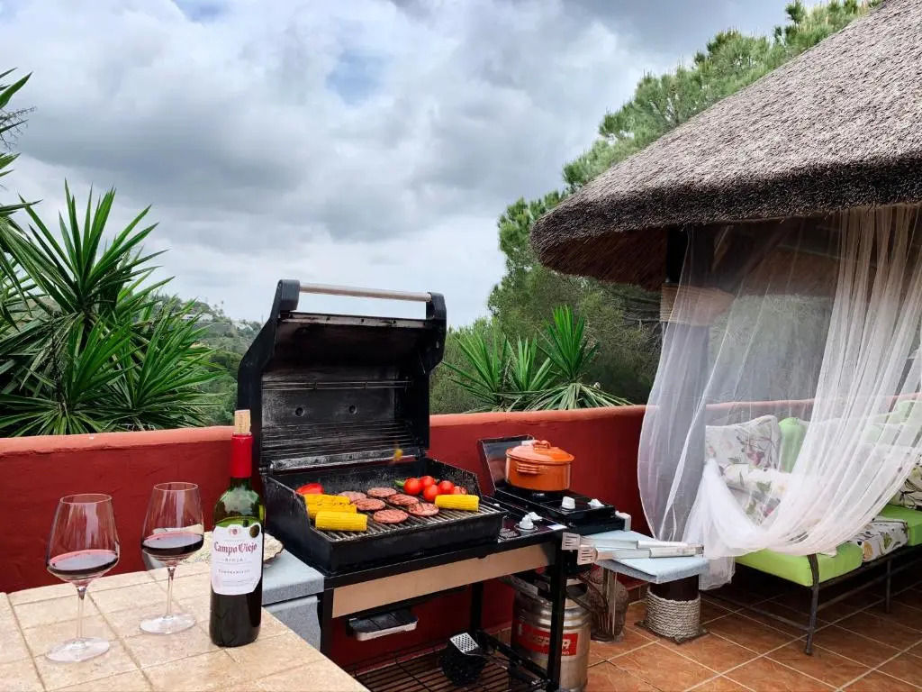 VILLA NABRISA MARBELLA, 5 BEDROOM, PRIVATE POOL, GARDEN, BBQ