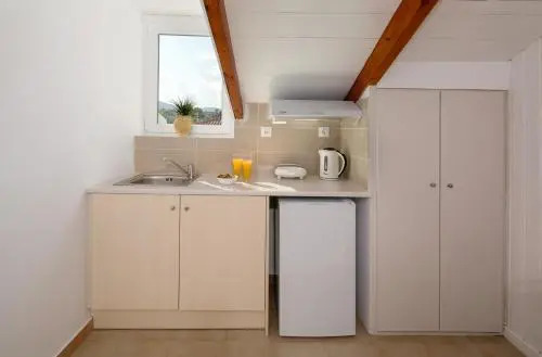 MARE BLU STUDIOS & SUITES