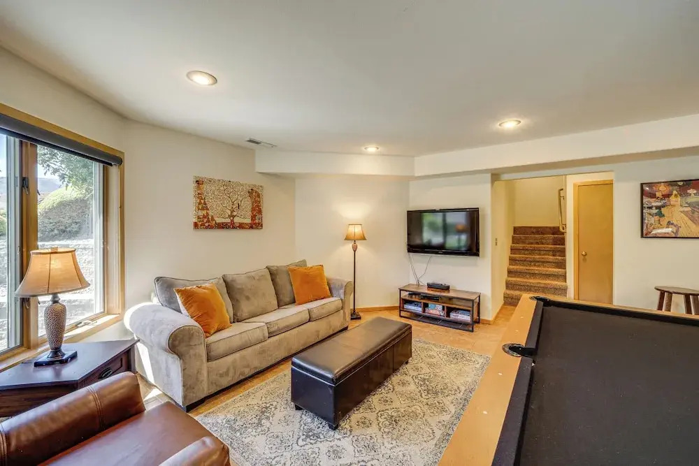 Modern Retreat w/ Hot Tub - Steps to Lake Chelan!
