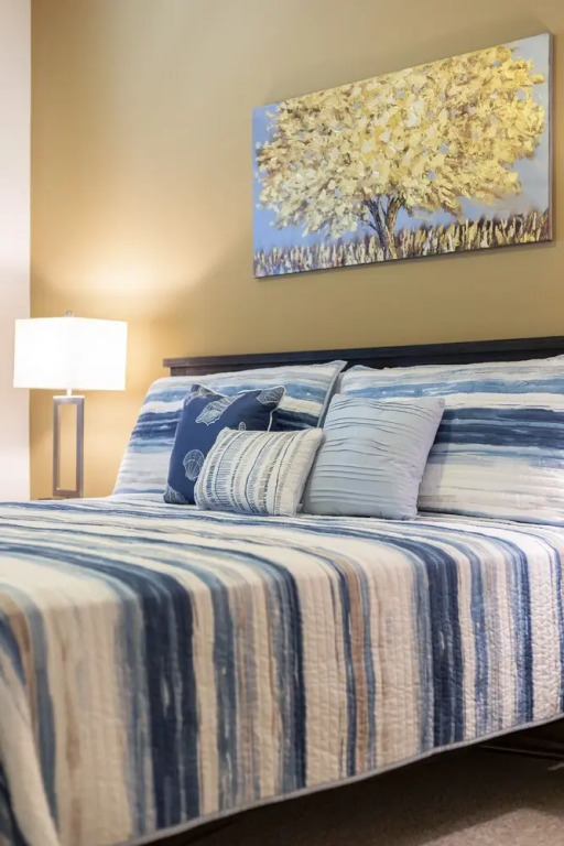Luxurious King Sized BED Midtown Fully Equipped Condo -