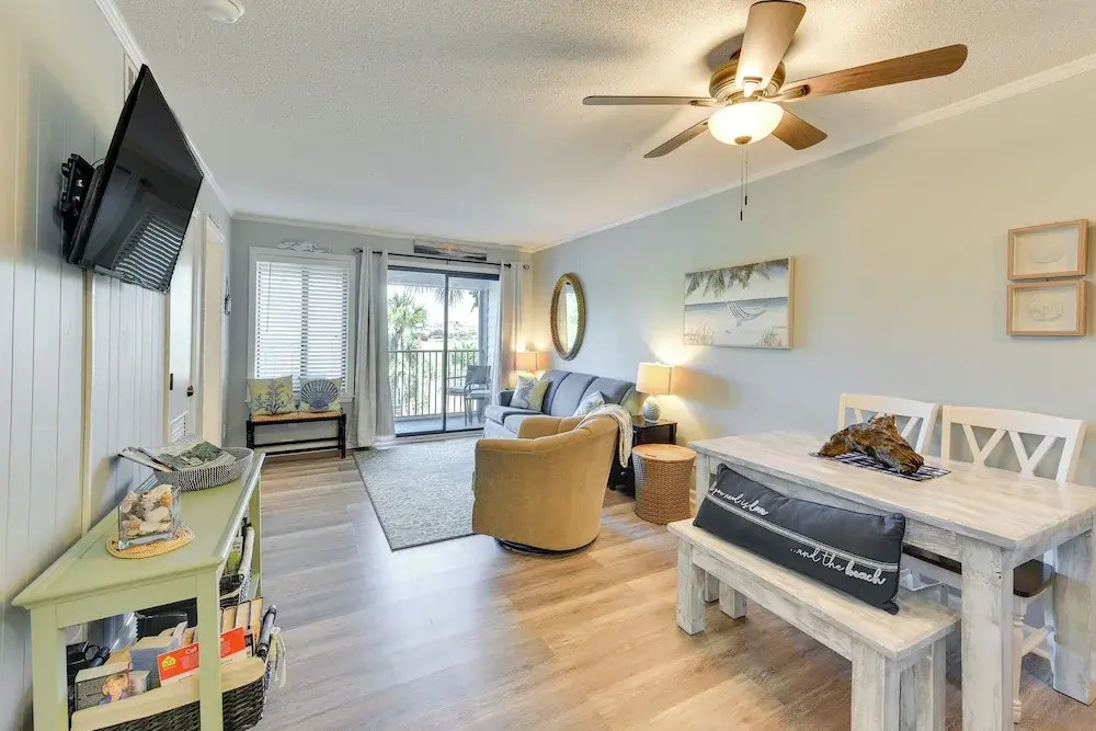 < 1 Mi to Beach: Hilton Head Island Condo w/ Pool!