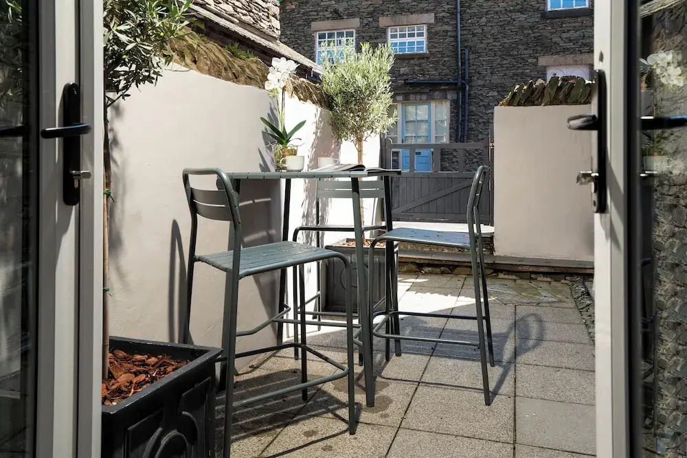 Courtyard Apartments