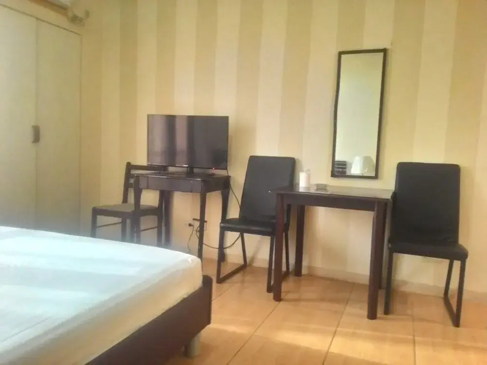 OYO 769 Poblacion Suites Polaris