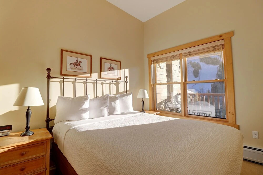 Spacious Copper Springs Condo Surrounded by Beautiful Views - CS431 by Redawning