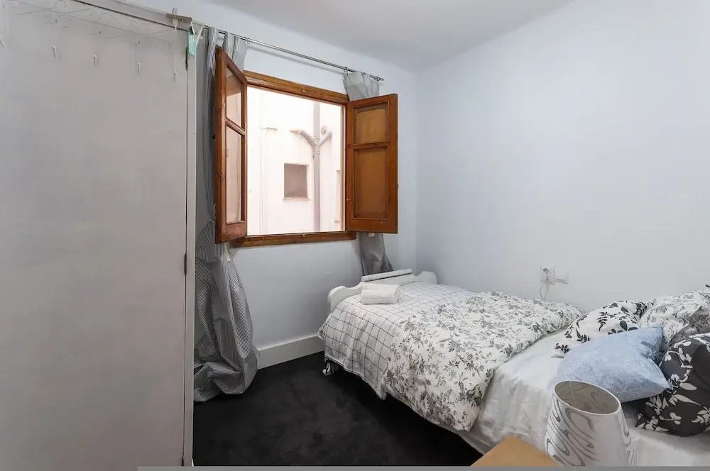 Samba in Gandia With 3 Bedrooms and 1 Bathrooms