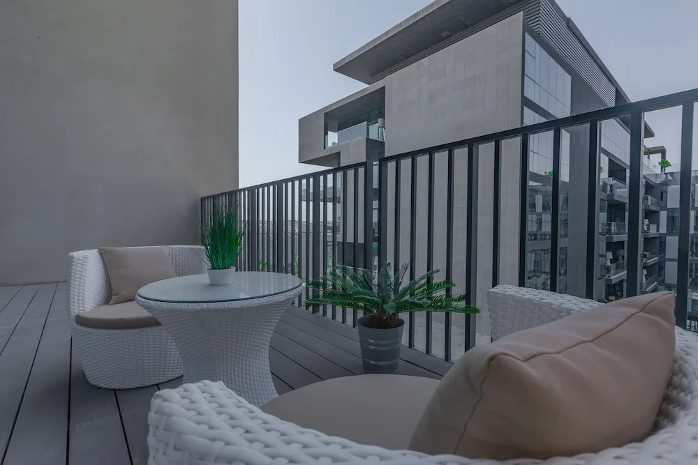 FAM Living City Walk - Opposite City Walk Mall - 2A