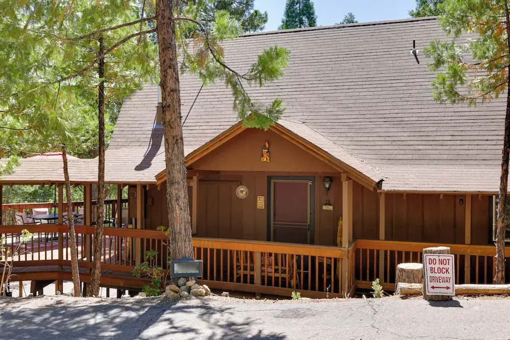 Furnished Deck: High Sierra Cabin in Twain Harte!