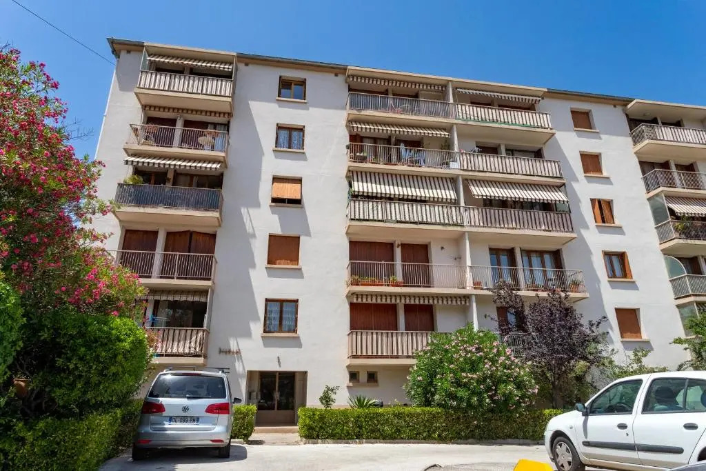 Large 2 bedroom close to the beach with AC and terrace - Dodo et Tartine