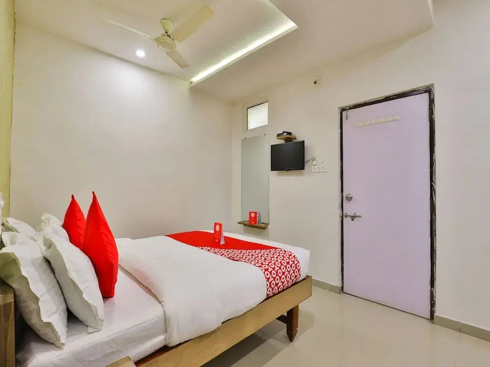 Shreenath by OYO Rooms