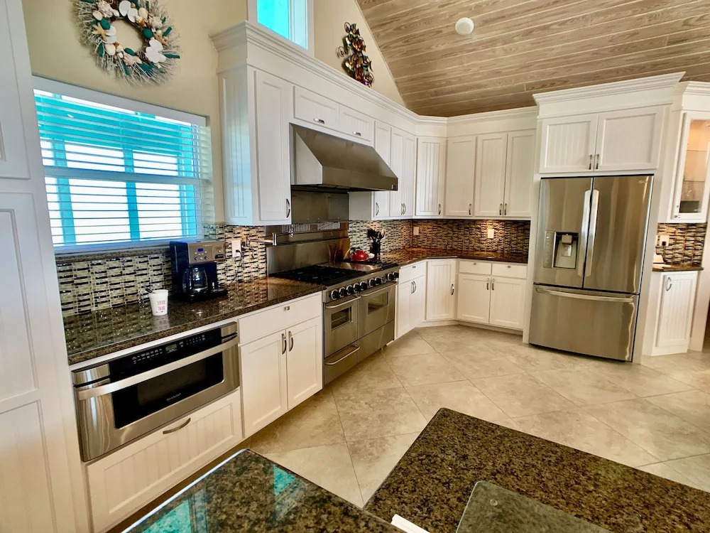 Gulf Pearl by RedAwning