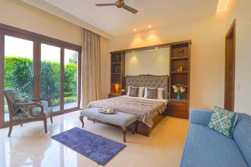 StayVista at Ekant Villa w Outdoor Pool