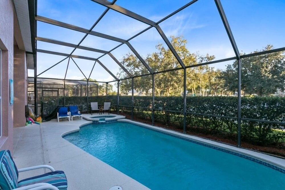 Spectacular 5br House - South Facing Pool & Spa 5 Bedroom Villa by Redawning