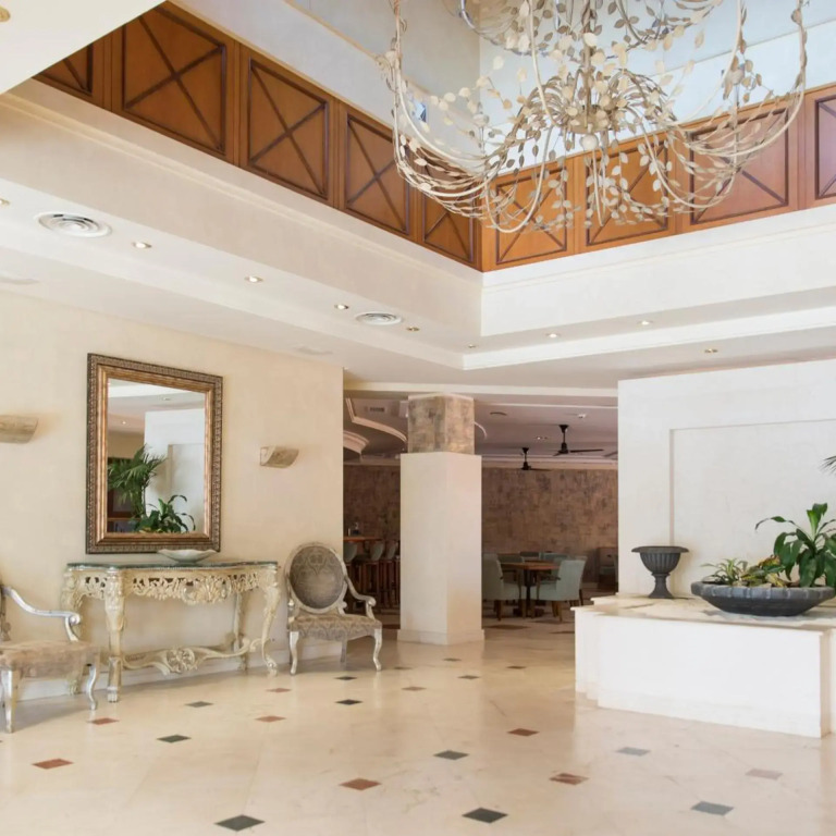 Luxurious Two Bedroom Apartment in Mar Azul, Estepona