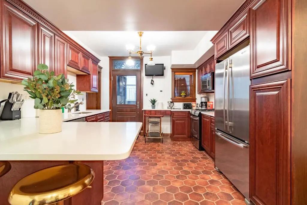 Luxurious classic Gold coast villa for 12 guests