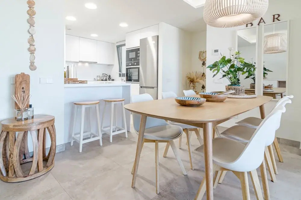 Inf2.4e - Modern 2-bed Apt With Roof top Pool