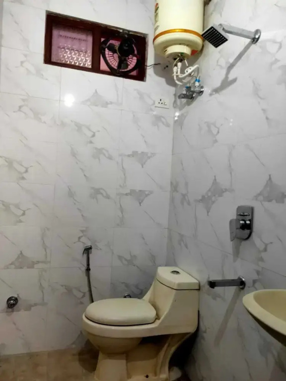 FabHotel Cosy Rooms - Nr Embassies, DU South Campus
