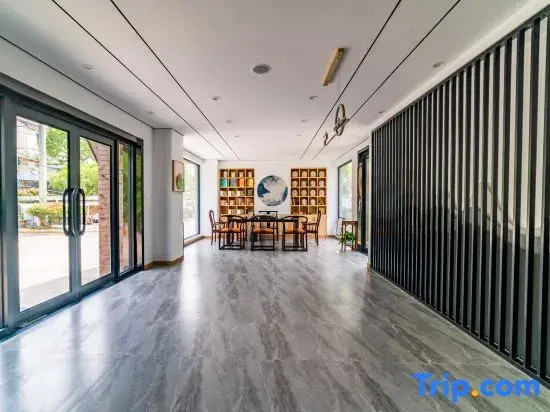 Jiulong Lake Youjianshan B&B