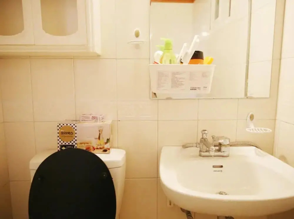1sec from Hongdae SUB, Reliable room, wifi&Netflix