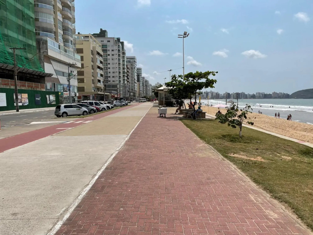 Apto Praia do Morro, 100m da praia, 3 Qts, uma vaga de garagem e WI-FI grátis