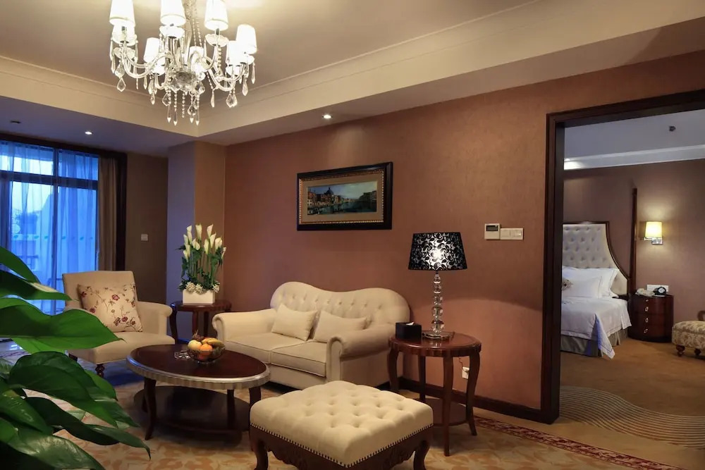 Country Garden Hill Lake Phoenix Hotel