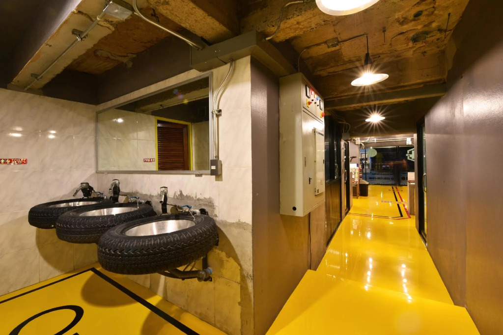 248 STREET HOSTEL
