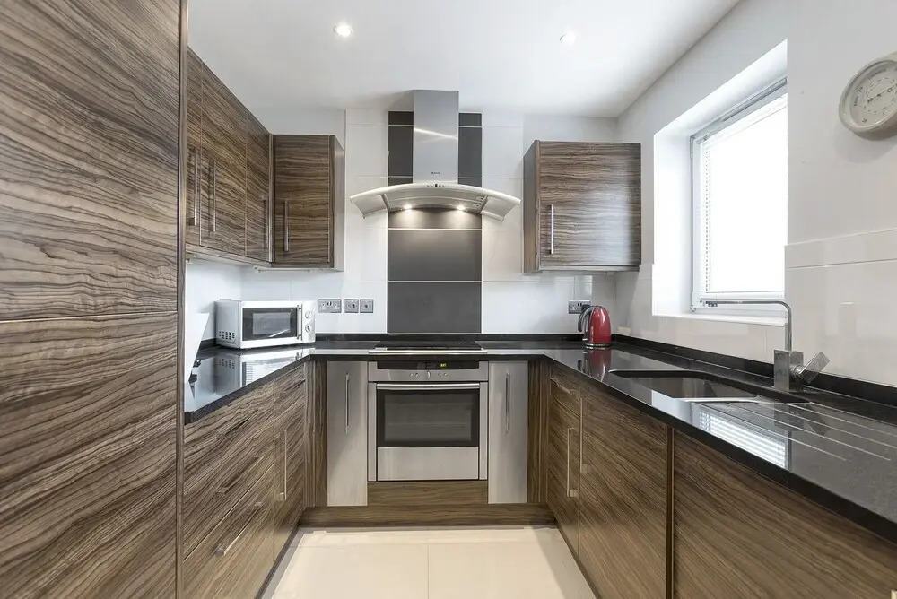Supererior Modern Riverside Fulham Apartment With Balcony and 2 Parking Spaces