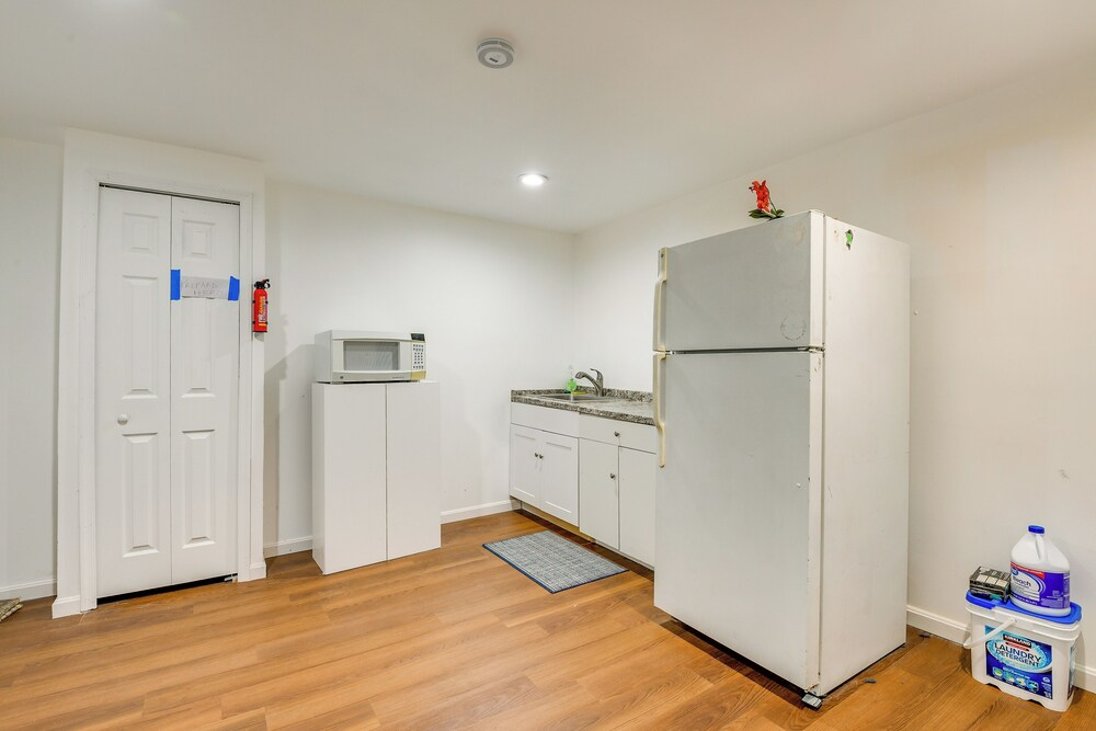 Close to Hospital & Dulles: Herndon Townhome