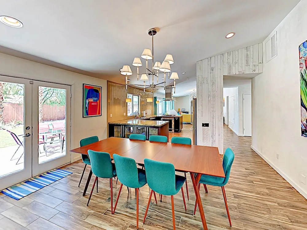 Contemporary - 5 Br Home