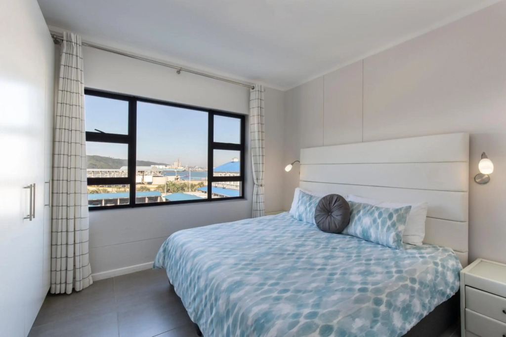 uSHAKA WATERFRONT - SPACIOUS SUBLIME STUNNER