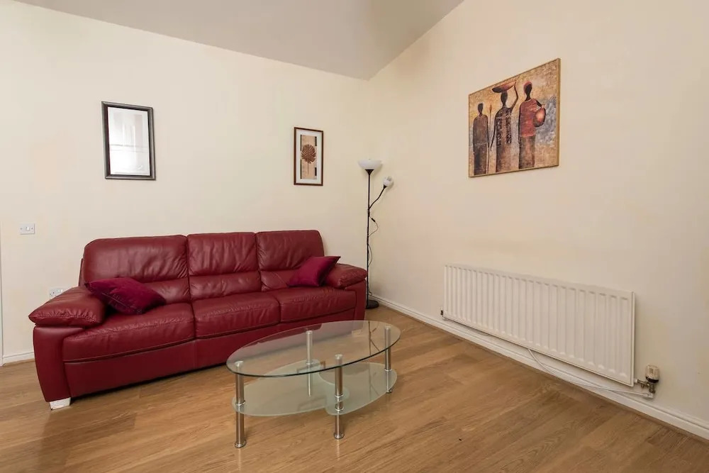 Top Floor Apt Near City Centre