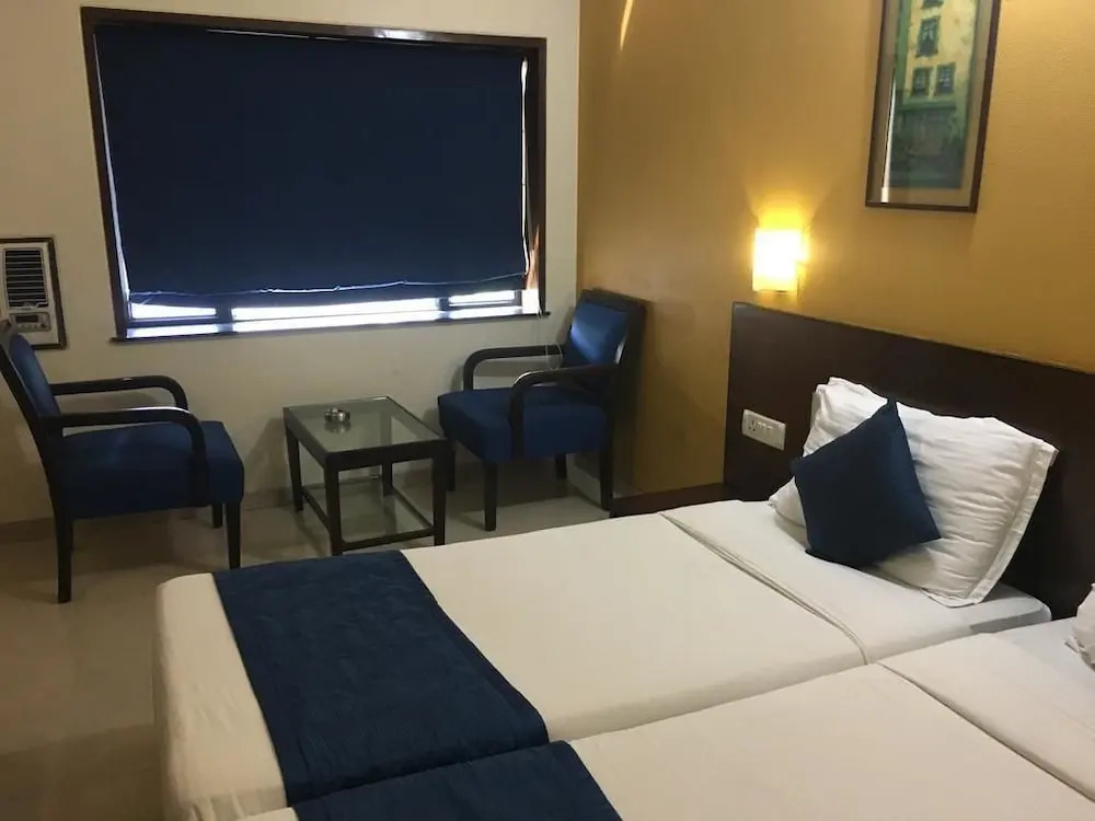 Room Maangta 213 @ Juhu