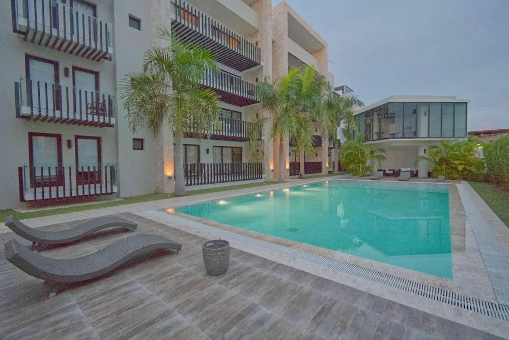 Tastefully Decorated Apartment With Centric Location Near Shops and Restaurants