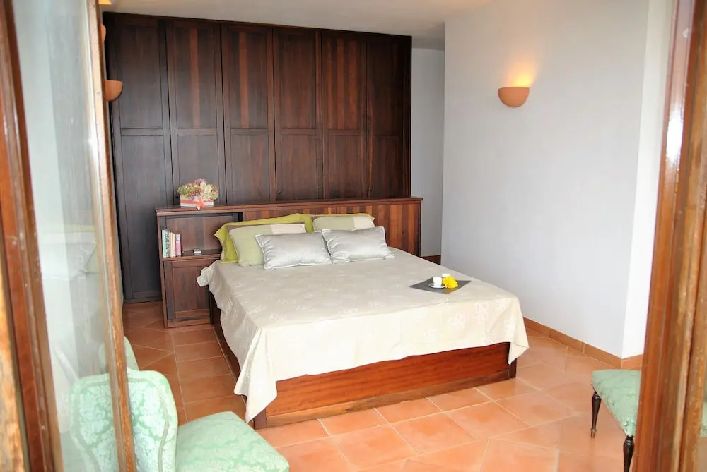 Paradise House on Sperlonga Hill