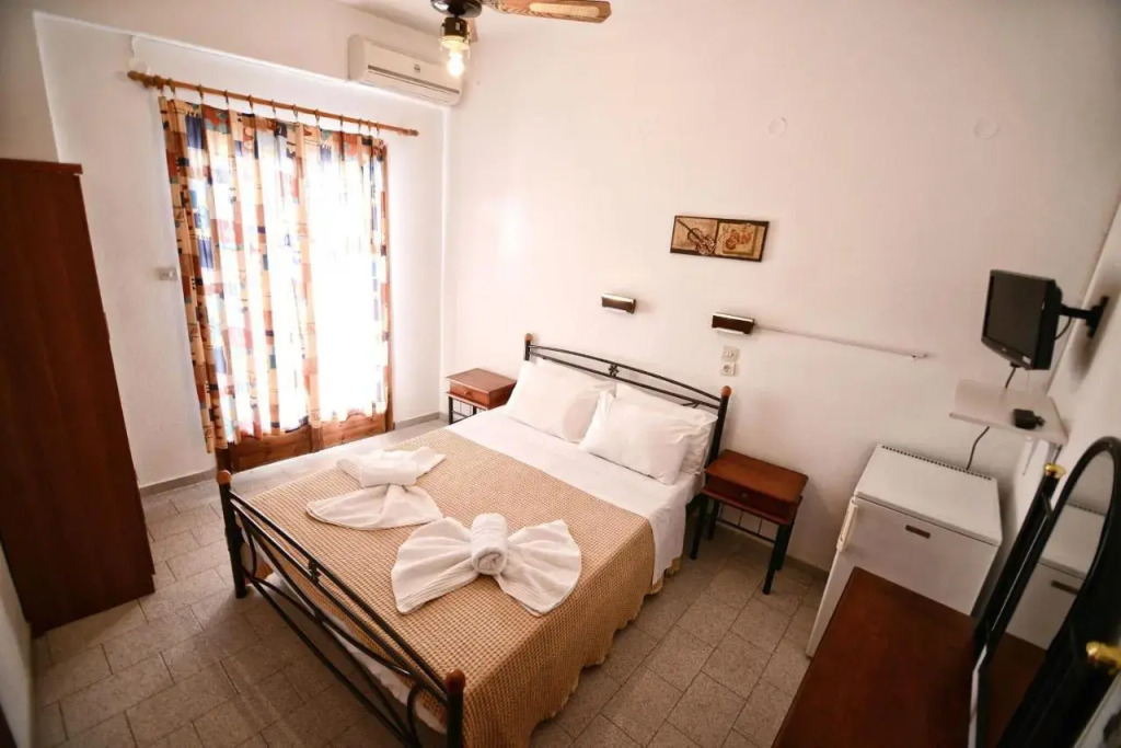 To Gefyraki Rooms