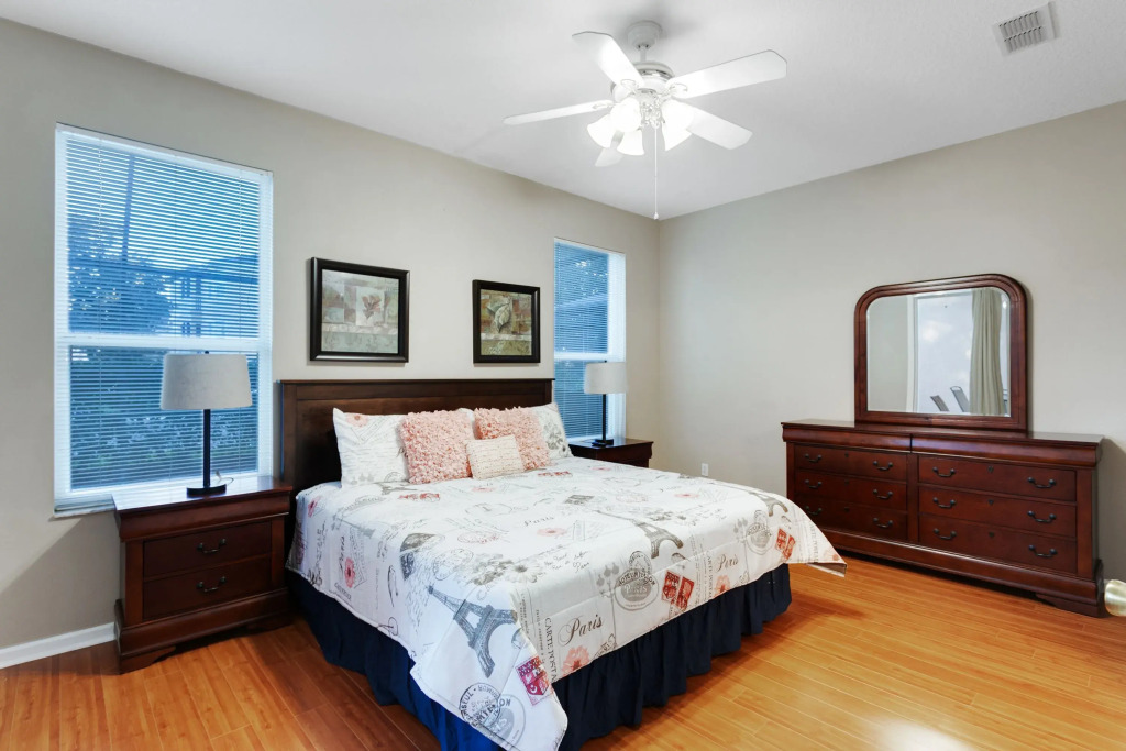 Spectacular 5BR House - South Facing Pool & Spa, Four Corners