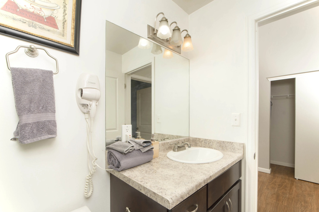 HUGE 2 Bedroom historic loft | Downtown Denver