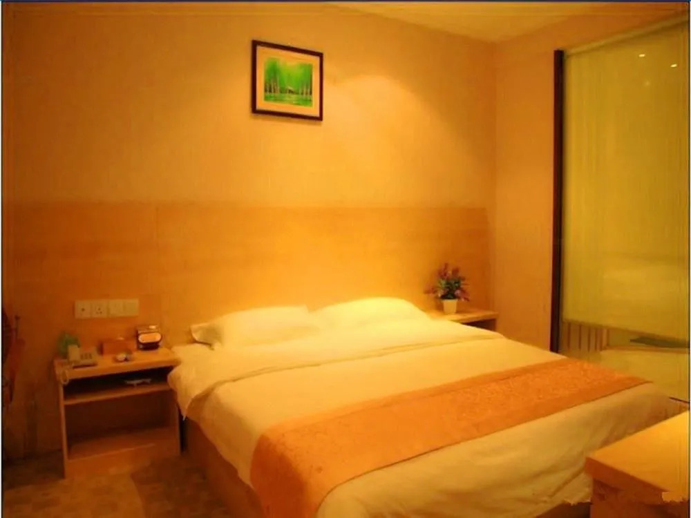 Nanning Hawks Holiday Hotel