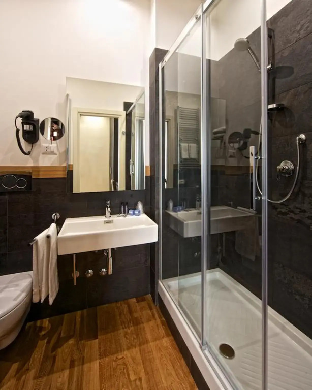 Rhome Terminal Guest House